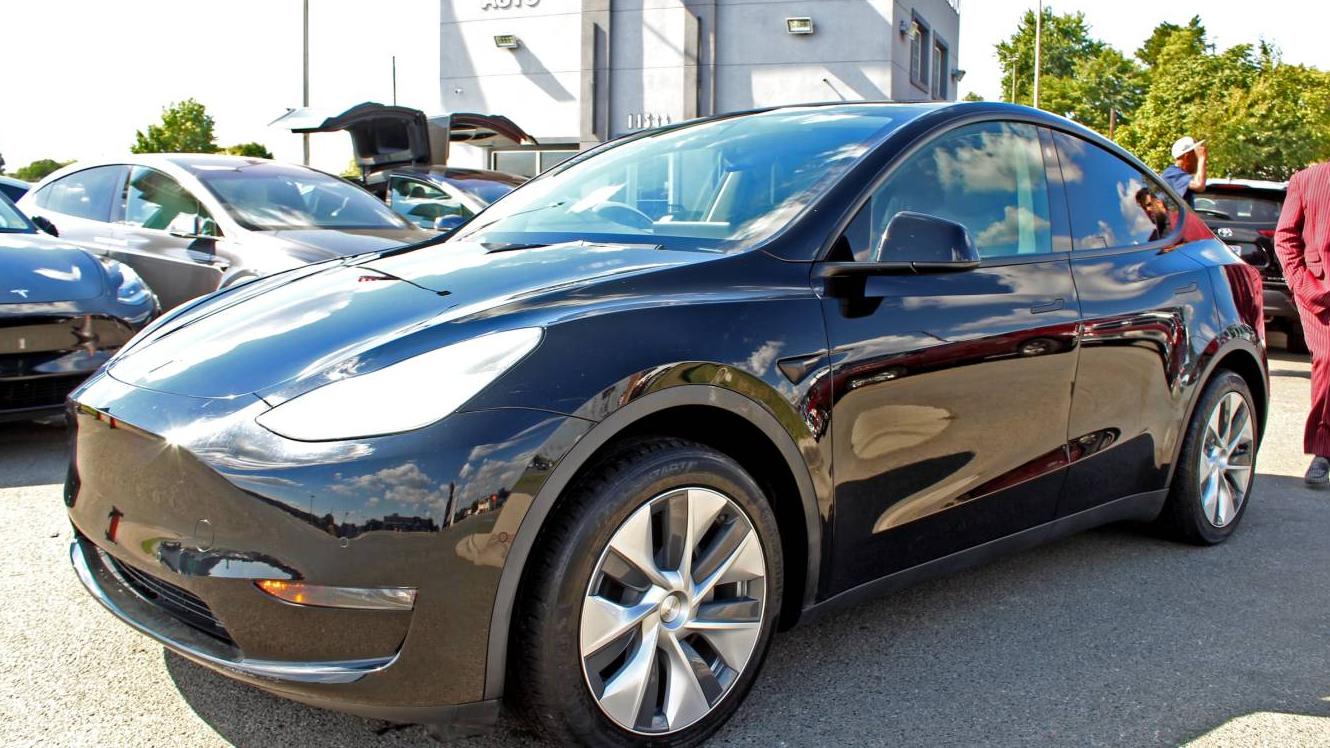 TESLA MODEL Y 2021 5YJYGDEE6MF196253 image